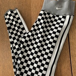 Nike High Rise Knit Leggings